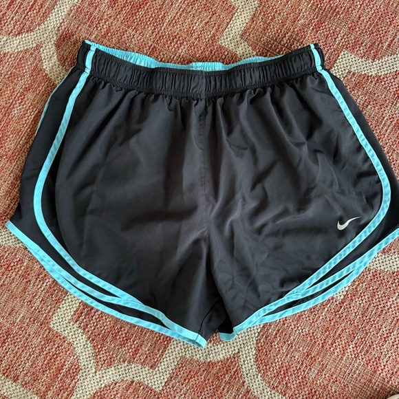 Nike Women's XL Tempo Dri-FIT Mid-Rise 3' inseam Running Athleisure Shorts - Picture 1 of 6